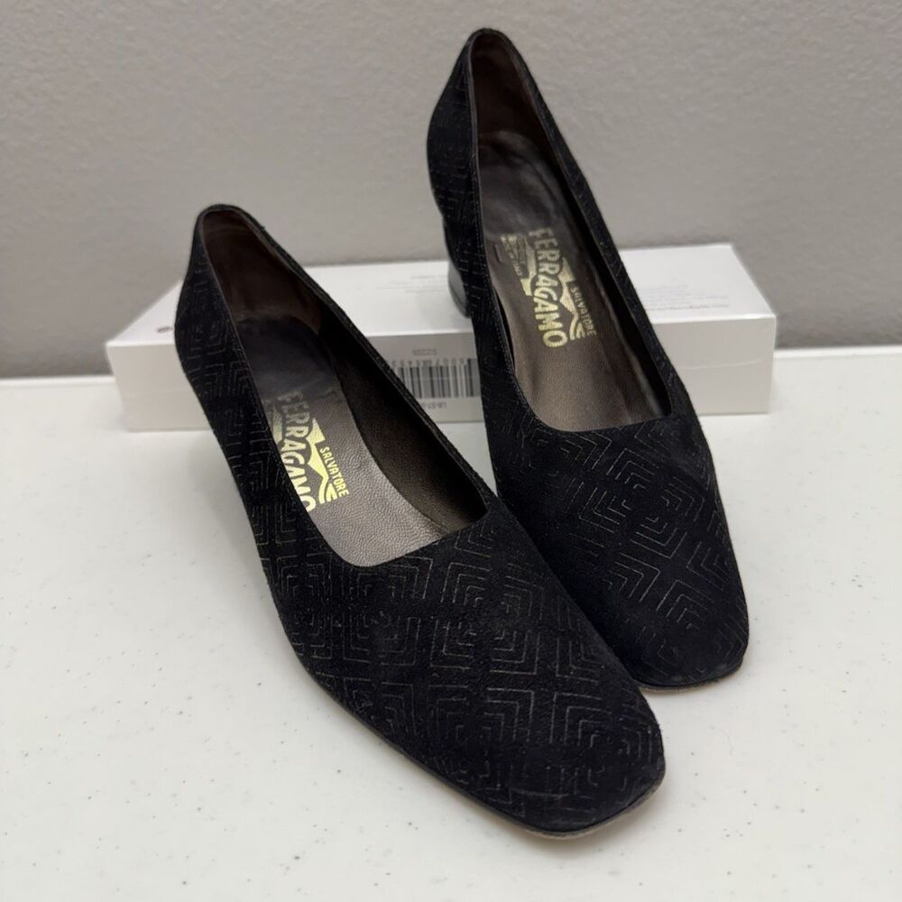 Salvatore Ferragamo Pumps Low Heel Size 9 AA Black Suede Shoes - Picture 4 of 10